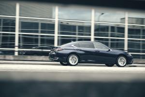Lexus ES300h with Digital Door Monitors 2020 года  (UK)
